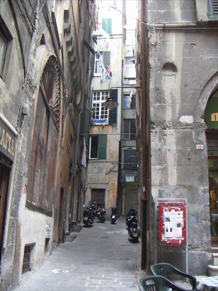 69 Узкие улочки Генуи